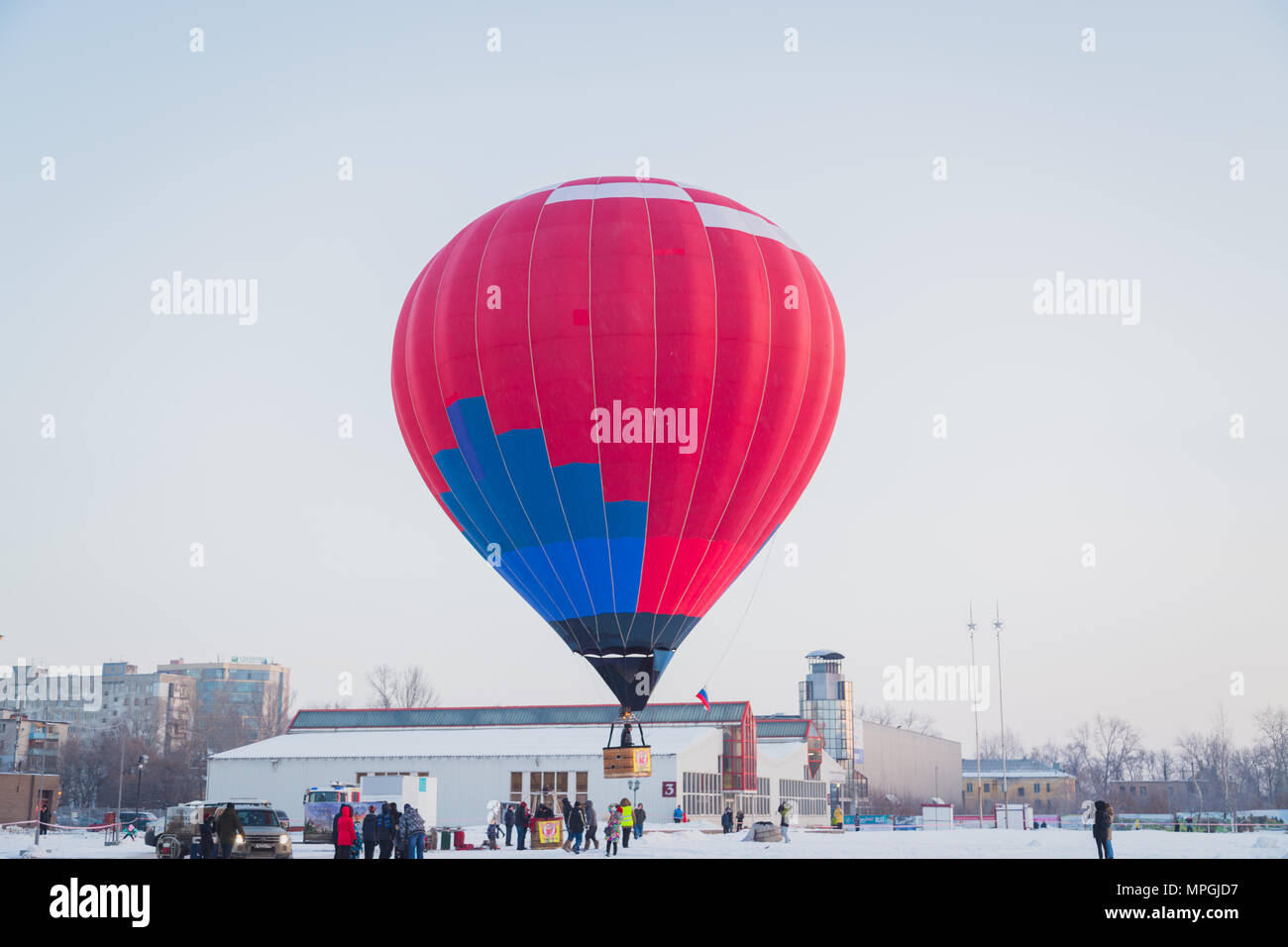 NIZHNY Novgorod, Russia - 24 febbraio 2018. Mass-start sul festival di aria calda ballons Foto Stock