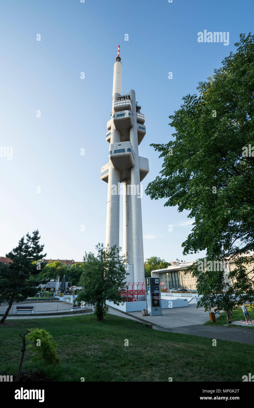 Un txternal vista della torre della TV a Praga, Repubblica Ceca Foto Stock
