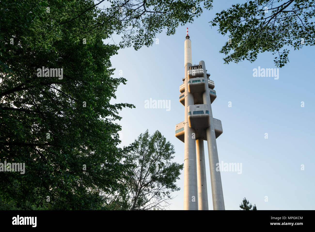 Un txternal vista della torre della TV a Praga, Repubblica Ceca Foto Stock