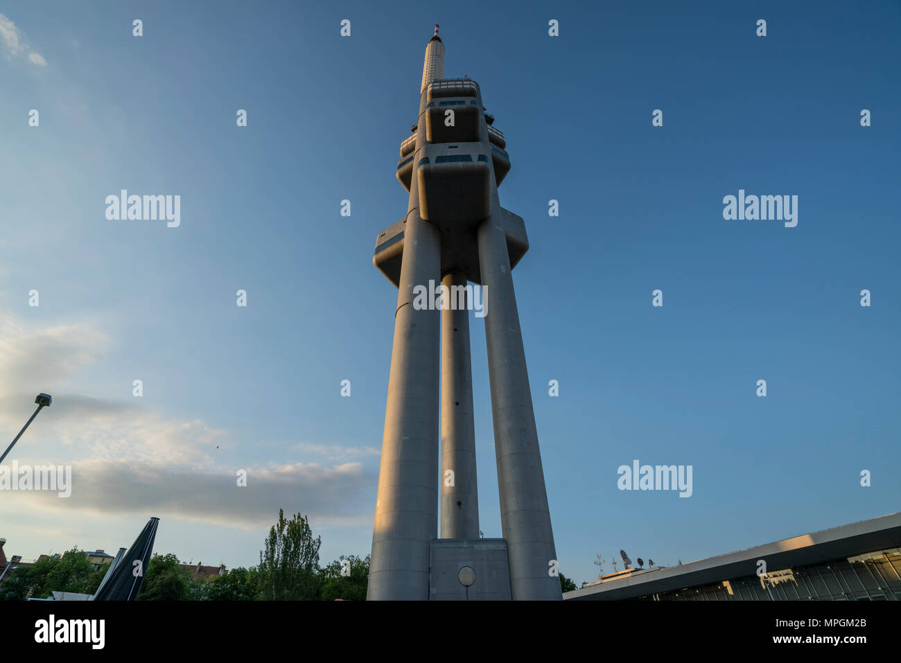 Un txternal vista della torre della TV a Praga, Repubblica Ceca Foto Stock