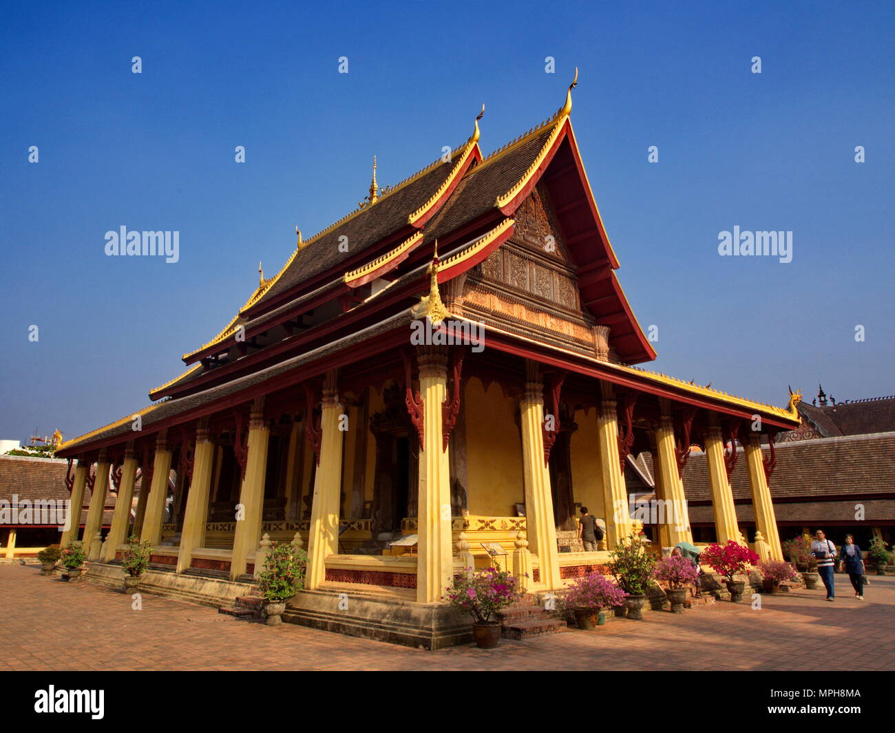 Wat Si Saket è un tempio buddista che detenute in precedenza il Buddha di Smeraldo. Viaggi in città di Vientiane, Laos. 8 dicembre, 2013. Foto Stock