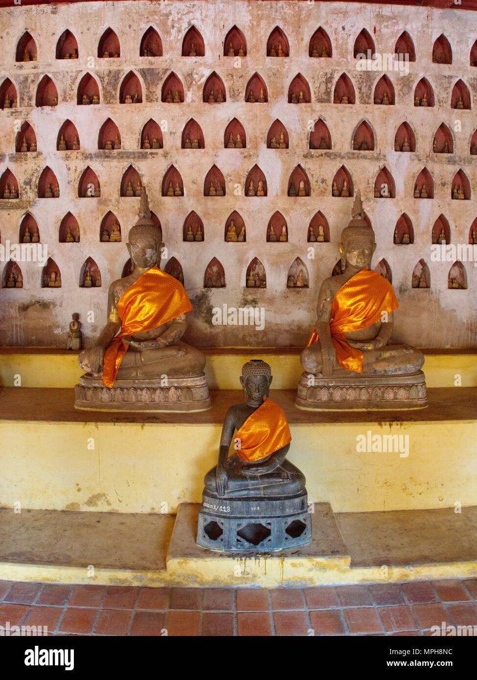 Wat Si Saket è un tempio buddista che detenute in precedenza il Buddha di Smeraldo. Viaggi in città di Vientiane, Laos. 8 dicembre, 2013. Foto Stock