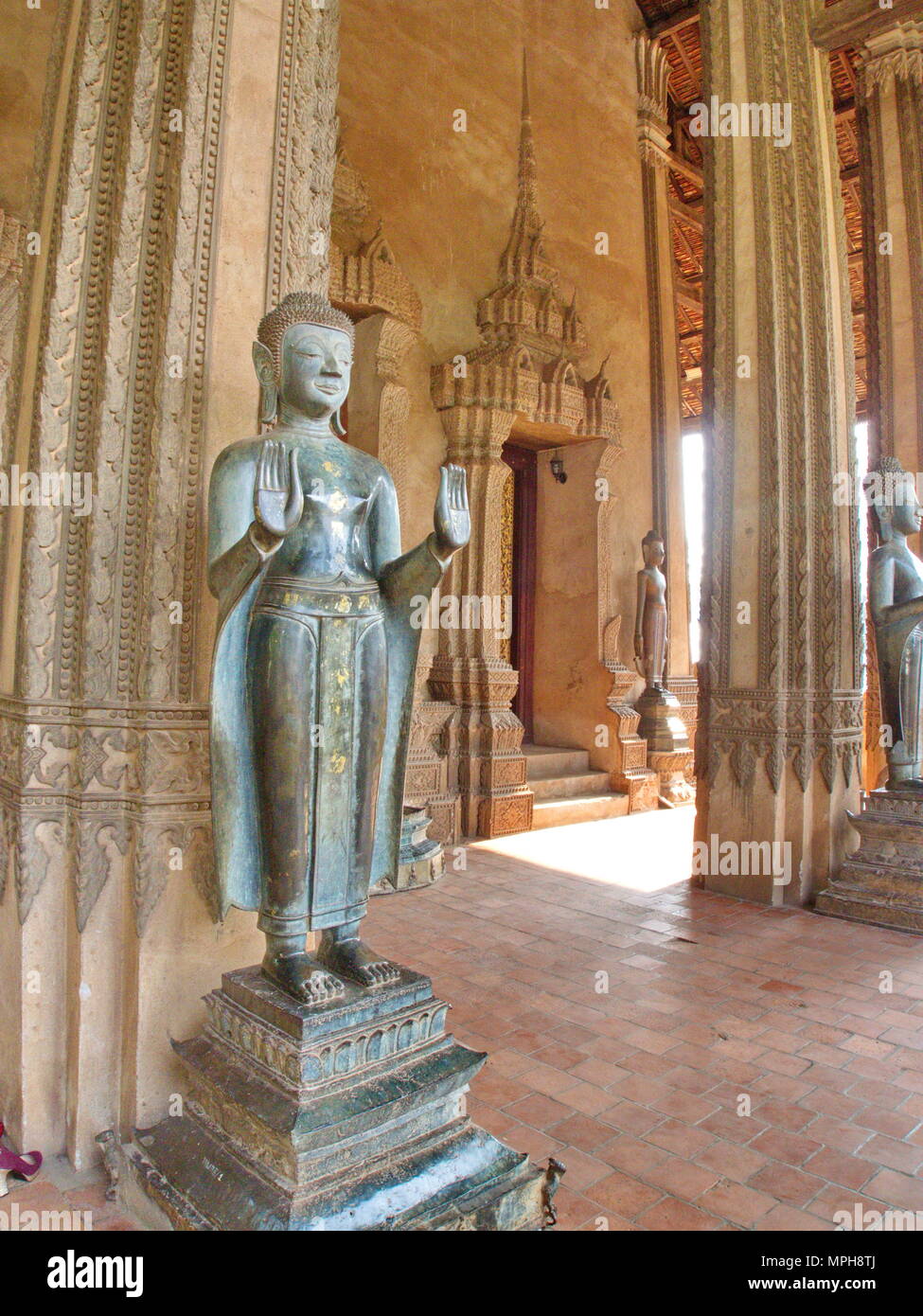 Wat Si Muang o Simuong tempio è un tempio buddista situato in Vientiane, la capitale del Laos. Viaggiare in 2013, 8 dicembre. Foto Stock