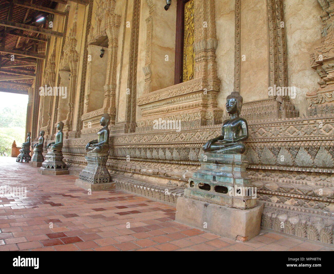 Wat Si Muang o Simuong tempio è un tempio buddista situato in Vientiane, la capitale del Laos. Viaggiare in 2013, 8 dicembre. Foto Stock