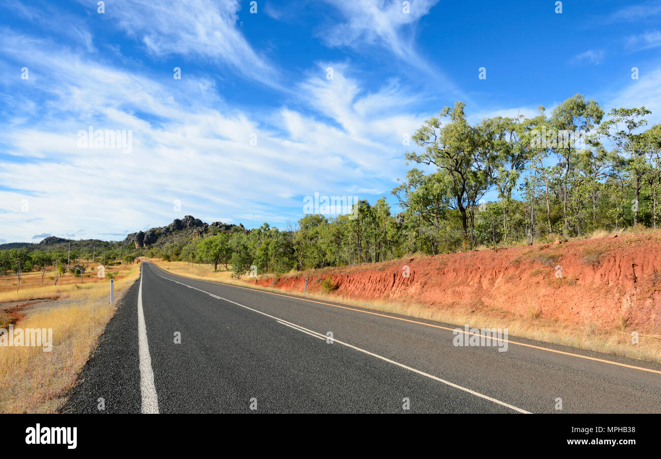Burke lo sviluppo strada vicino a Chillagoe, Chillagoe-Mungana Grotte Parco Nazionale del Nord del Queensland, FNQ, QLD, Australia Foto Stock