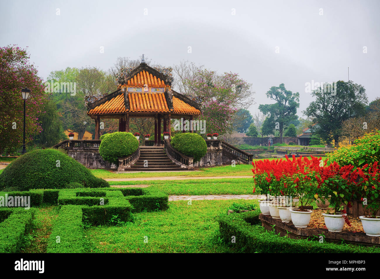 Pagoda in città Emperial quello dei Kinh thanh in tinta, Vietnam Foto Stock