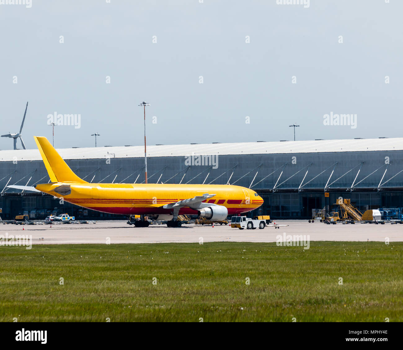 Su aeromobili cargo area di caricamento, in attesa di carico che deve essere caricato per esportare in tutto il mondo. Foto Stock