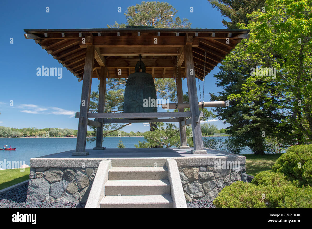 Giappone - Canada campana di amicizia nel campanile di Nikka Yuko Giardino giapponese a Lethbridge, Alberta aperto nel 1967. Tutti i componenti sono stati costruiti a Kyoto, J. Foto Stock