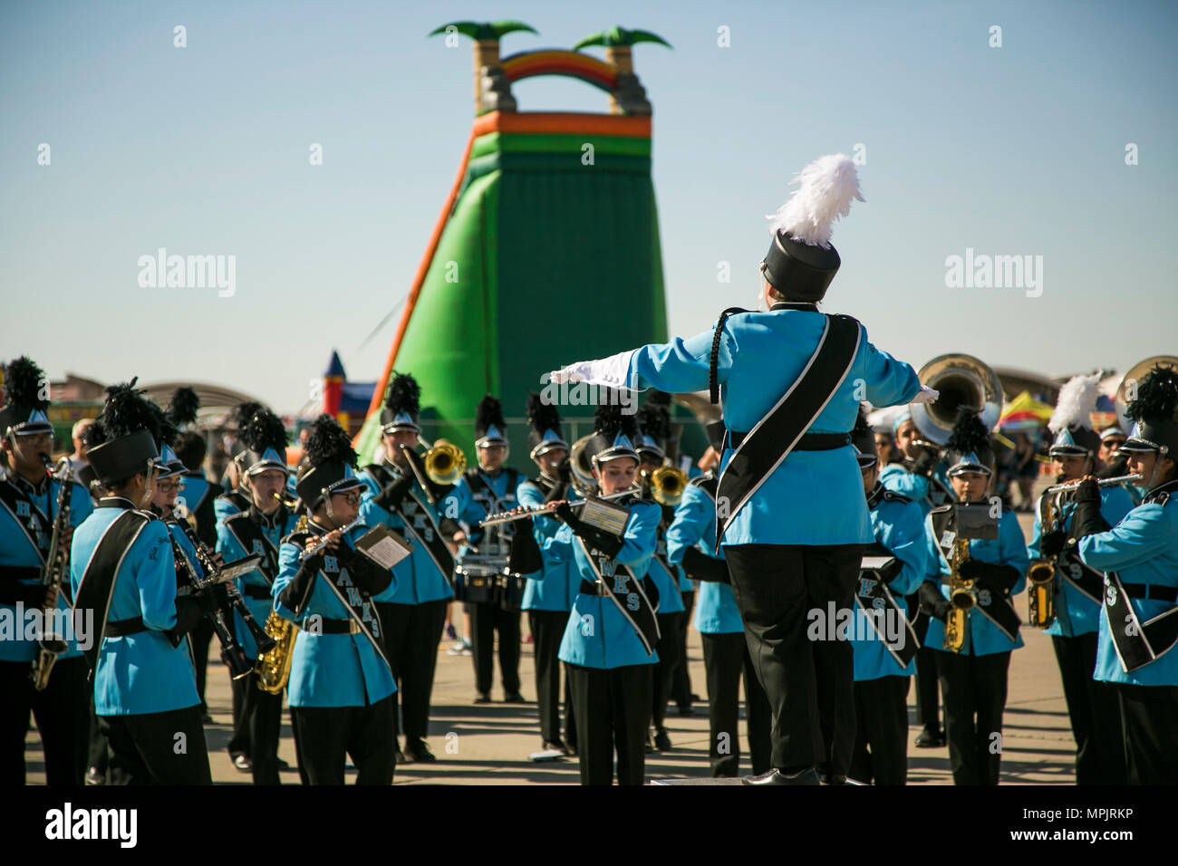 Il Gila Ridge High School Marching Band esegue durante il 2017 Yuma a Airshow Marine Corps Air Station Yuma, Ariz., sabato 18 marzo, 2017. (U.S. Marine Corps foto scattata dal Lance Cpl. Isaac Martinez) Foto Stock