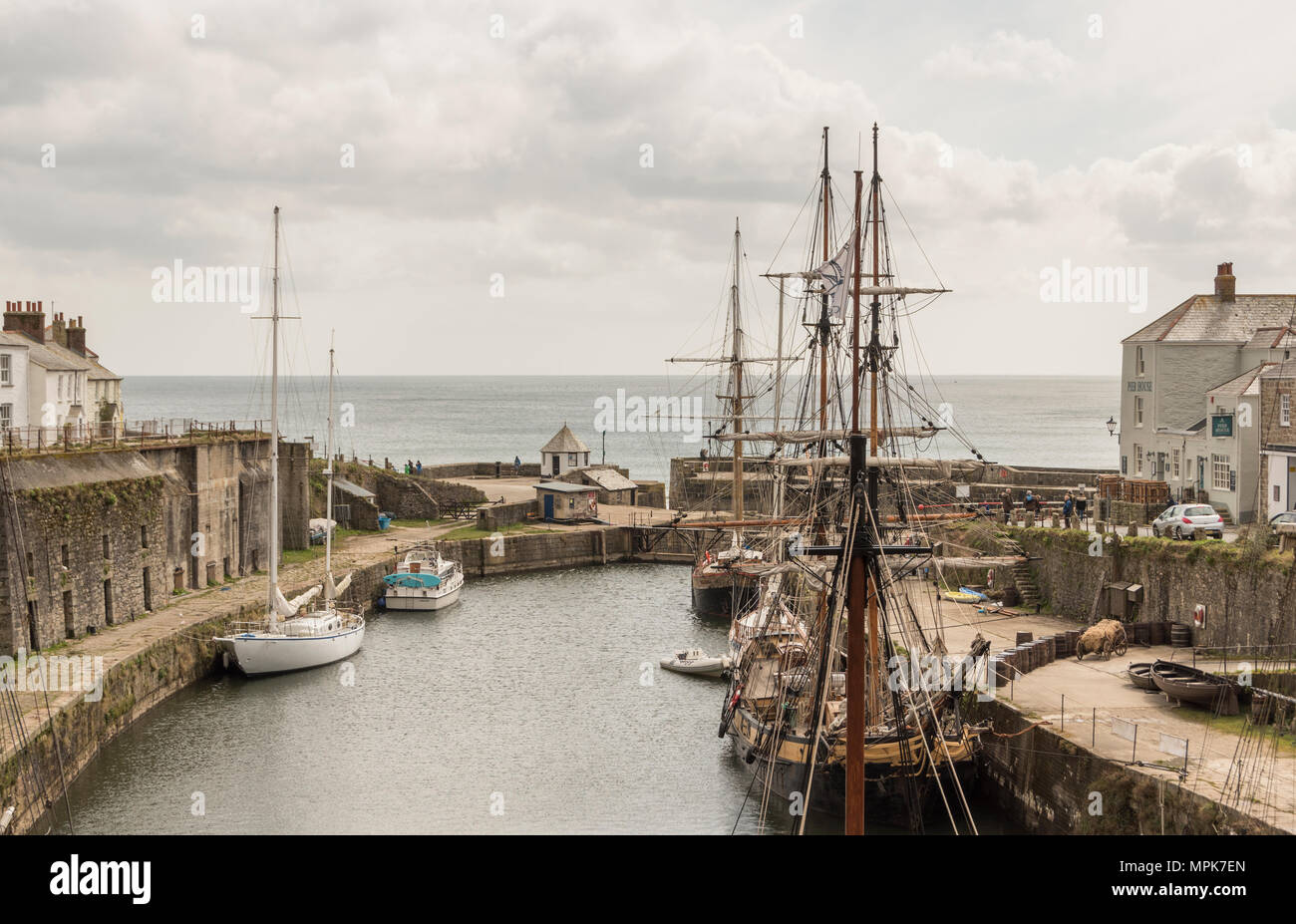 Lo storico porto di Charlestown in Cornovaglia Foto Stock