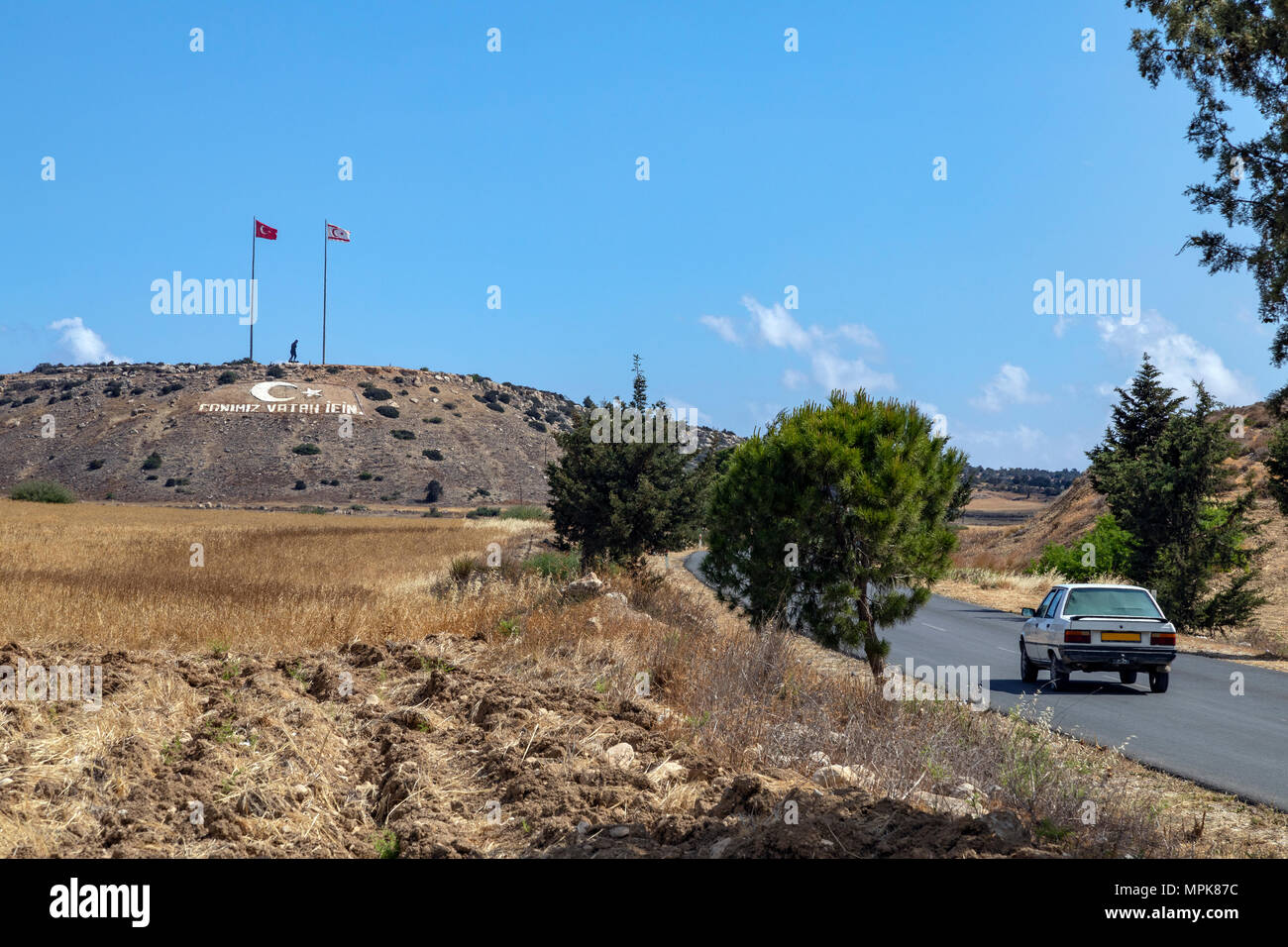 Monumento di Ataturk in counrtyside della Repubblica Turca di Cipro Nord (TRNC). Foto Stock