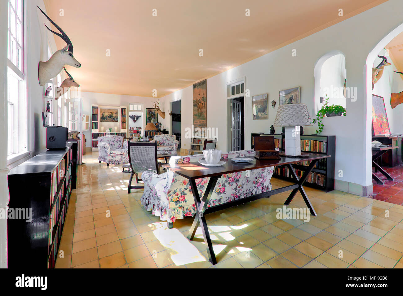 Ernest Hemingway's home Finca Vigia, salotto, San Francisco de Paula, Cuba Foto Stock