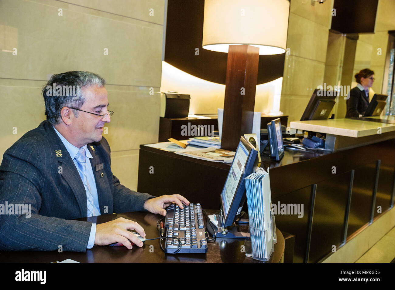 Montreal Canada,Quebec Province,rue Saint Jacques,Hotel Place d'Armes,Concierge,reception check in reception prenotazione registro prenotazioni Foto Stock