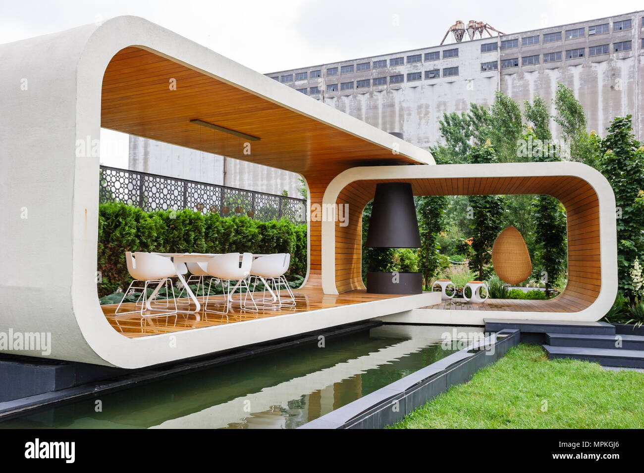 Montreal Canada,Quebec Province,International Flora Montreal Garden Festival,festival fair,Cocoon,architettura mobili,tavolo,sedie,Canada0705026 Foto Stock