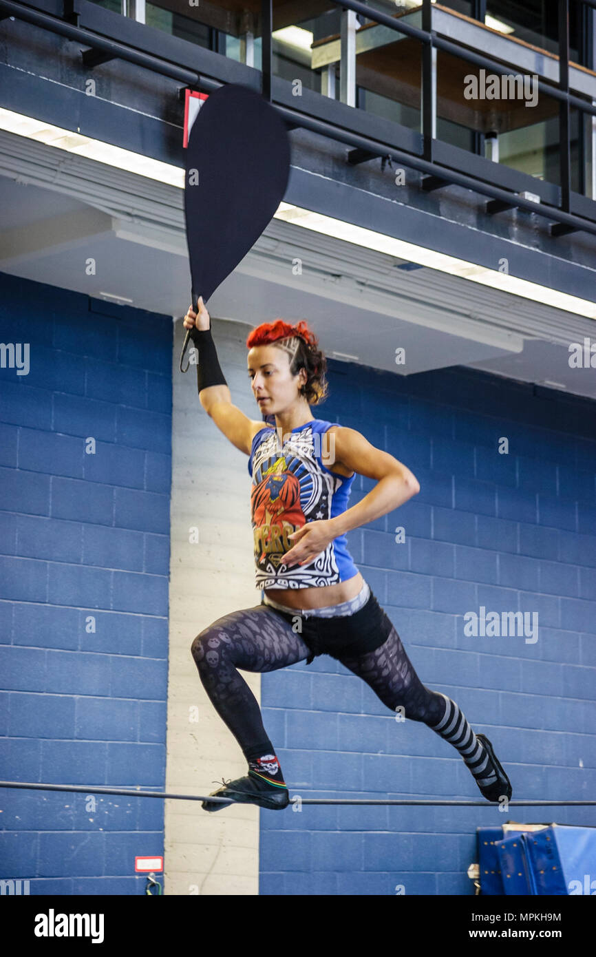 Montreal Canada,Quebec Province,National Circus School,campus,ginnastica,ginnastica,pratica,prove,abilità acrobatiche,studentesse donna femmina wom Foto Stock