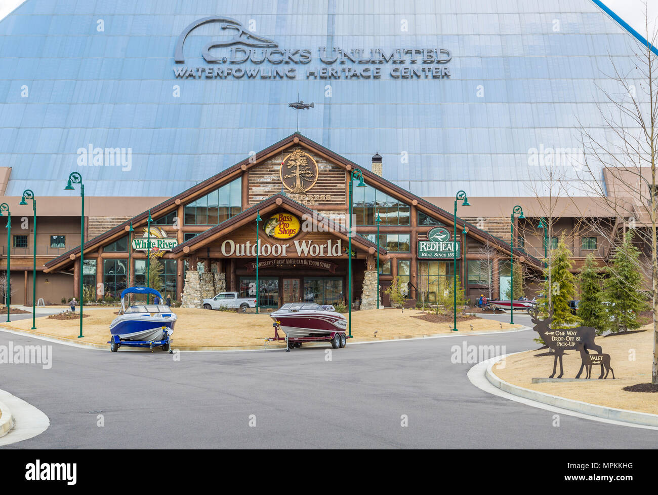 Bass Pro Shops e Ducks Unlimited piramide edificio a Memphis, Tennessee Foto Stock Bass Pro Shops e Ducks Unlimited piramide edificio a Memphis, Tennessee Foto Stock