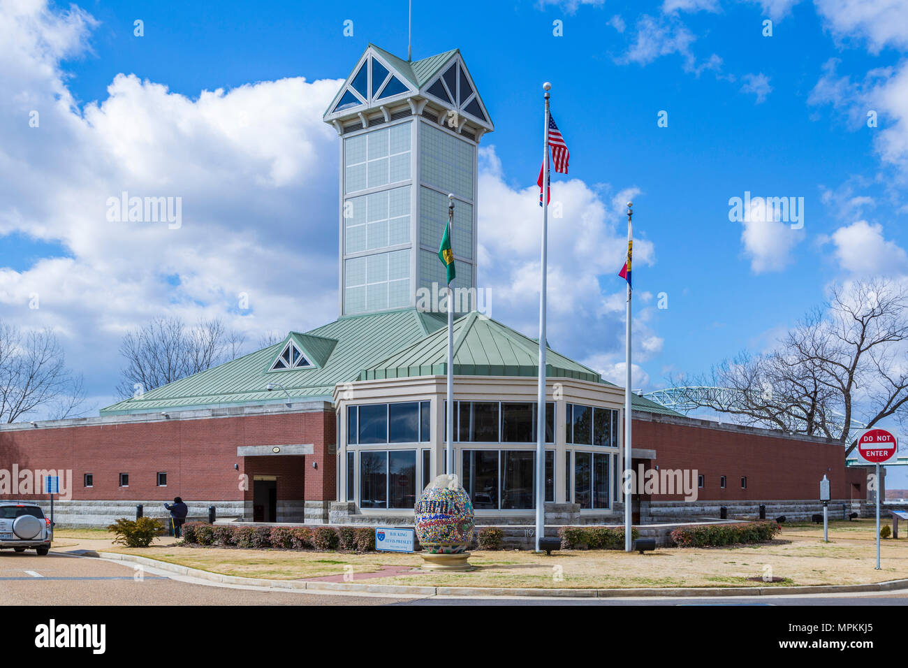 Memphis Egg mosaico di fronte alla i-40 B.B. King and Elvis Presley Welcome Center nel centro di Memphis, Tennessee Foto Stock