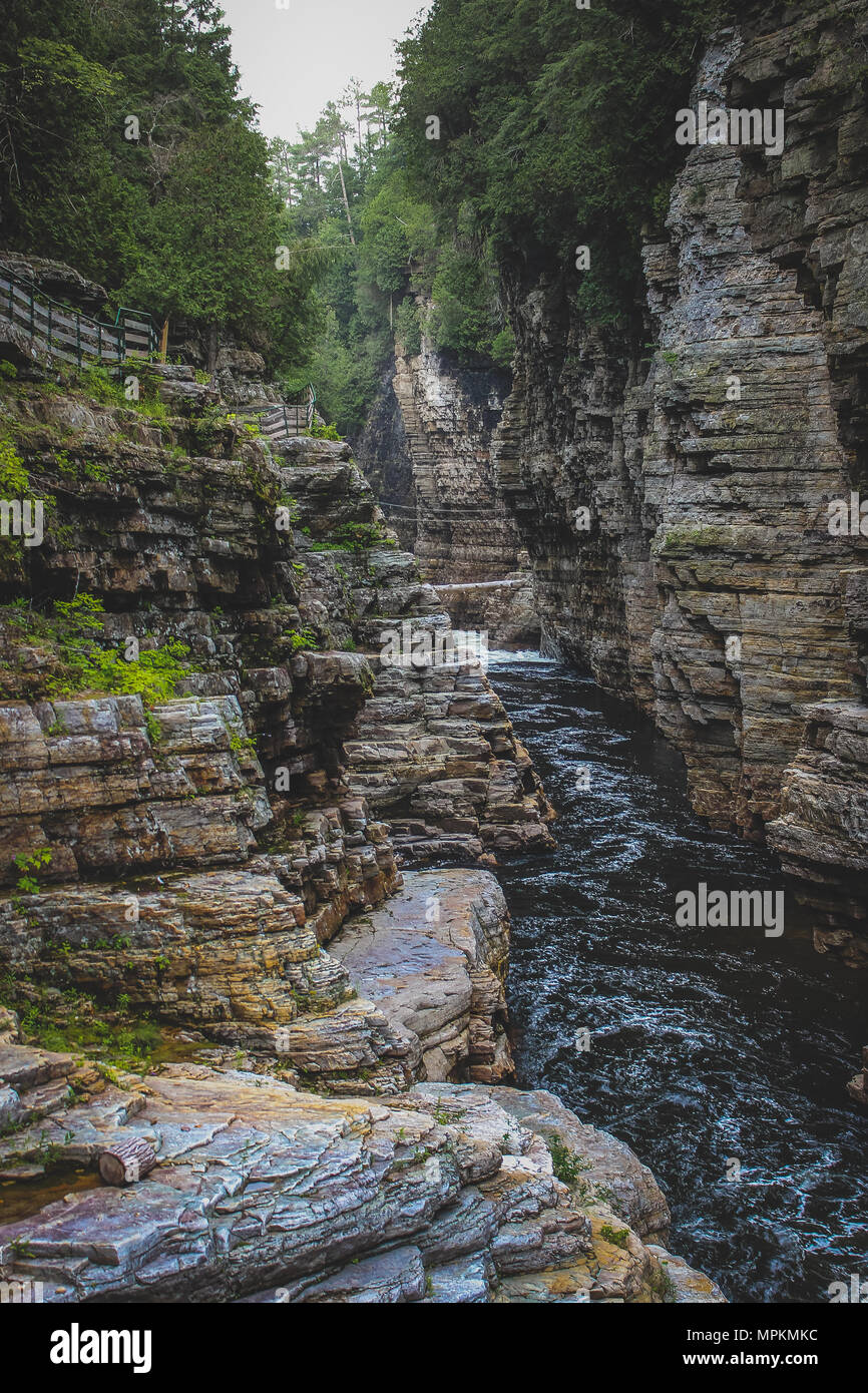 Bello, due-miglio (3,2 km) arenaria gola scavata dal fiume Ausable che si svuota nel lago Champlain nella regione Adirondacks di Upstate New Foto Stock