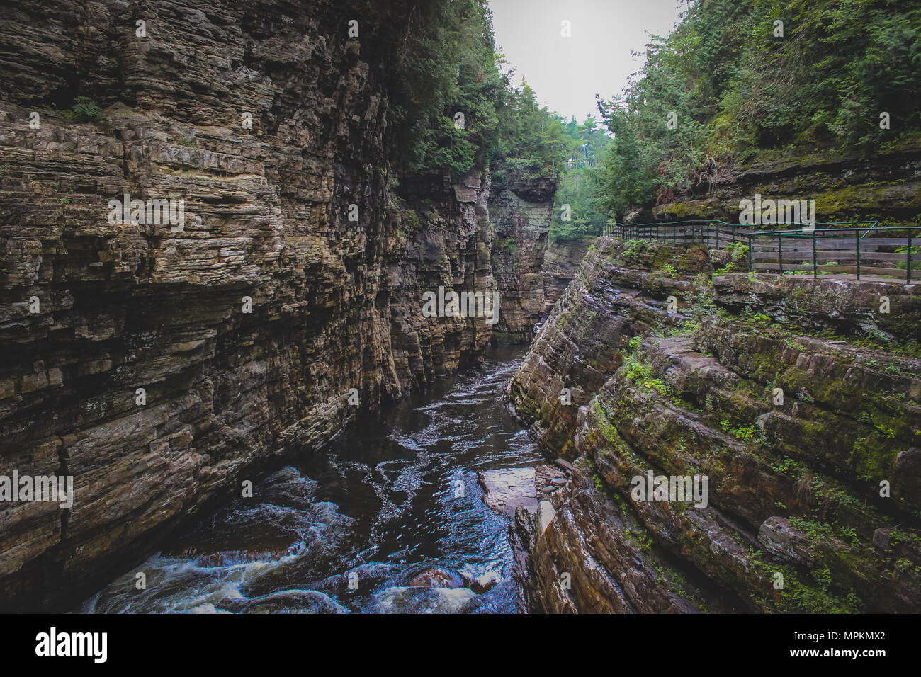 Bello, due-miglio (3,2 km) arenaria gola scavata dal fiume Ausable che si svuota nel lago Champlain nella regione Adirondacks di Upstate New Foto Stock