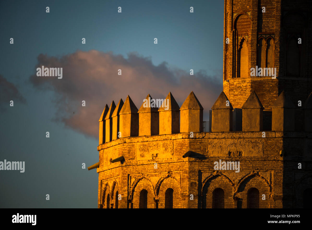 Torre del Oro (Torre del Oro, il XIII secolo palazzo moresco), dettaglio. Siviglia, Spagna. Foto Stock