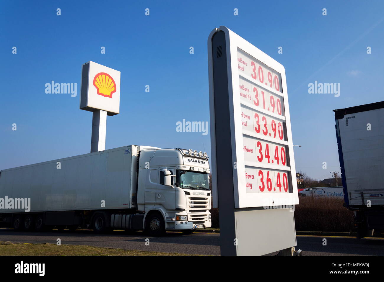 Praga, Repubblica Ceca - 25 Marzo 2018: Royal Dutch Shell internazionale di petrolio e gas company logo sulla stazione di carburante su Marzo 25, 2018 a Praga, Repubblica Ceca ri Foto Stock