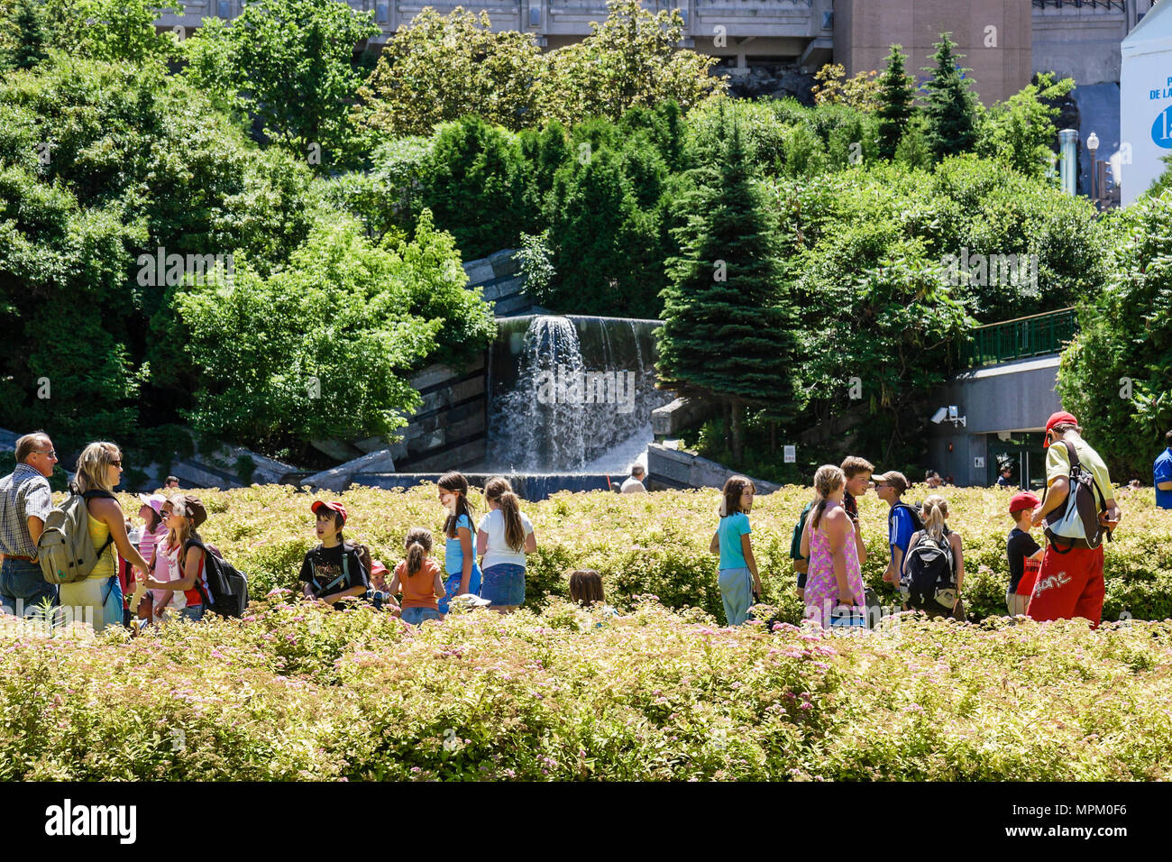 Canada,Canadian,Quebec Province,Francese language,bilingue,Quebec City,Boulevard Charest,Jardin Saint Roch,famiglia genitori chil Foto Stock