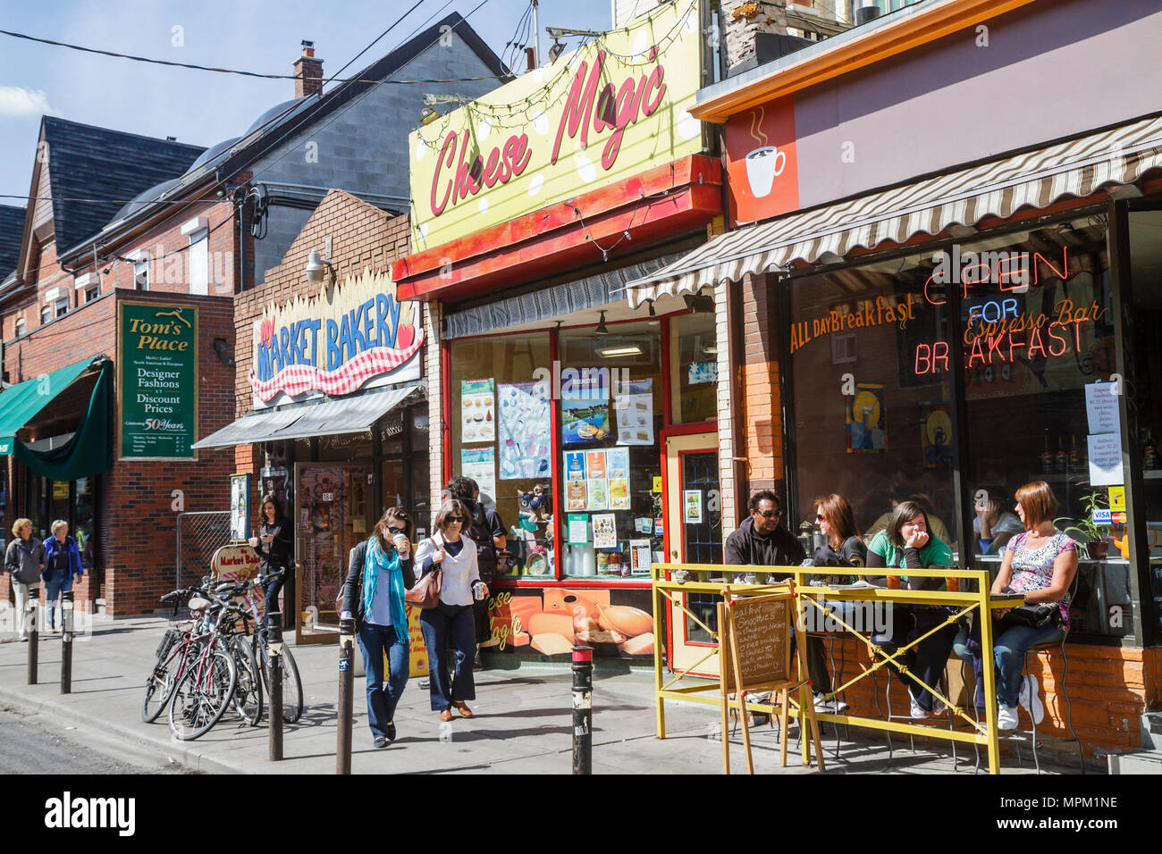 Toronto Canada, Baldwin Street, Kensington Market, quartiere storico, shopping shopper shopping negozi di mercato mercati di mercato acquisti di vendita, r Foto Stock