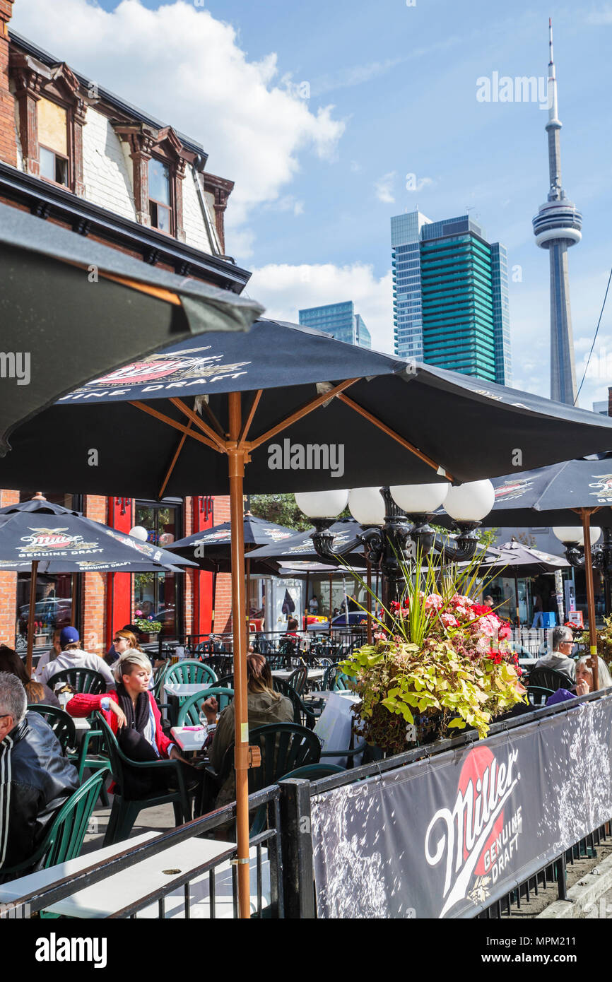 Toronto Canada, Queen Street West, Toronto Canada, Queen Street West, quartiere alla moda, angolo, edificio storico, 1886, Black Bull Tavern, studente, hangout, Foto Stock