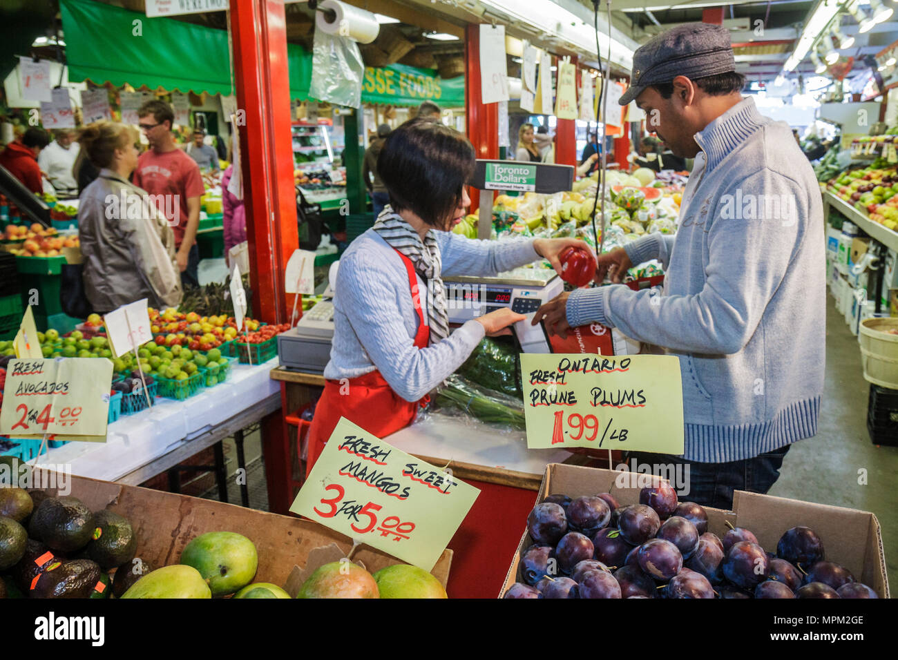Toronto, Canada, St Lawrence Market, shopping shopper acquirenti negozi mercati mercato di mercato di vendita di acquisto, negozio al dettaglio negozi business busines Foto Stock