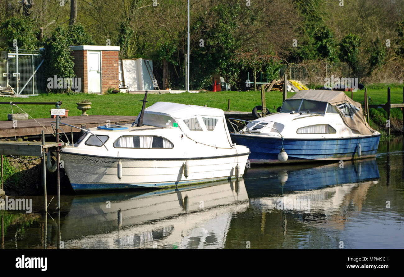 Barche a motore, Fordwich, Fiume grande Stour, Kent Foto Stock