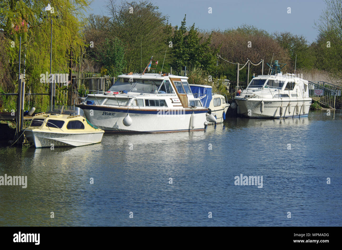 Barche a motore, vicino, Upstreet, Fiume grande Stour, Kent Foto Stock