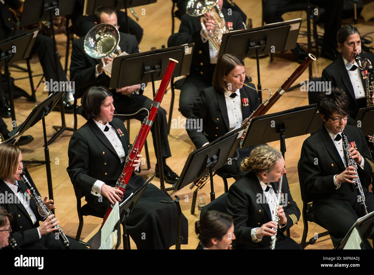 La United States Navy Band si è esibita alla Bethel University di St. Paul, Minnesota, durante un tour nazionale di 23 città in nove stati. Il concerto prevedeva esibizioni dal vivo per studenti, docenti e membri della comunità per promuovere l'impegno, l'arricchimento culturale e la consapevolezza del pubblico sul servizio navale. Il tour collega la Marina con le comunità che hanno un'esposizione limitata ai marinai, migliora le relazioni pubbliche e mette in mostra l'abilità musicale e la professionalità del personale della Marina. Foto Stock