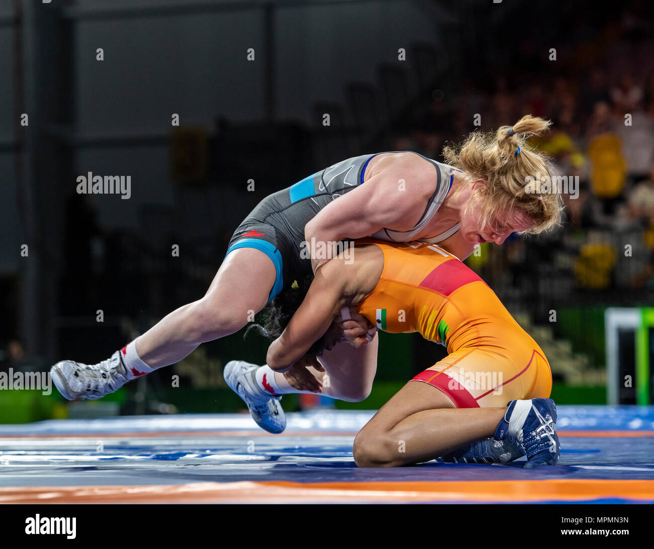 GOLD COAST, Australia - 12 aprile: Babita Kumari v Diana Weicker competere nel femminile 53kg Freestyle Nordic match Costa d'Oro 2018 Commonwealth Foto Stock