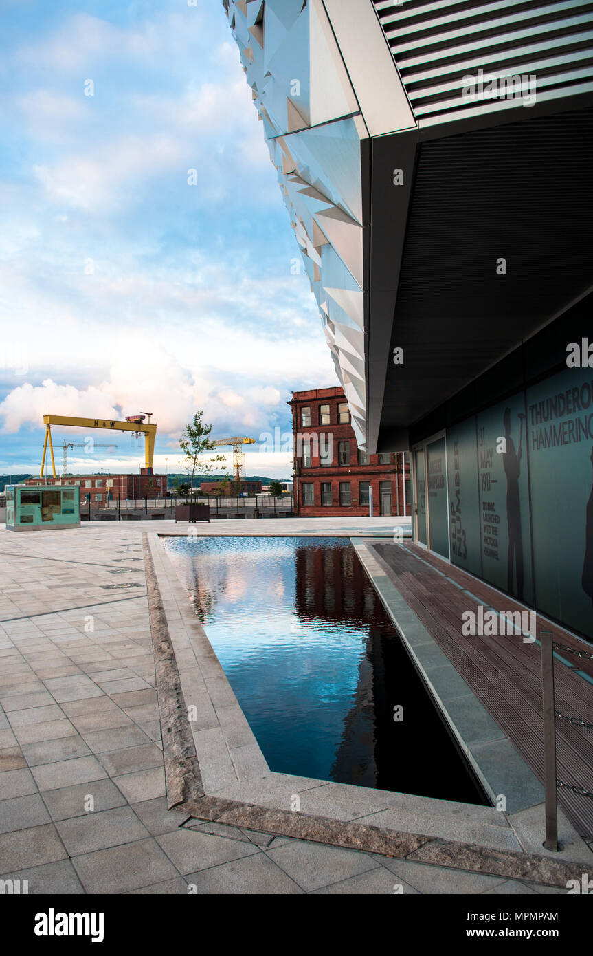 Titanic Belfast Titanic Quarter Belfast porto cittadino di Belfast Irlanda del Nord Foto Stock