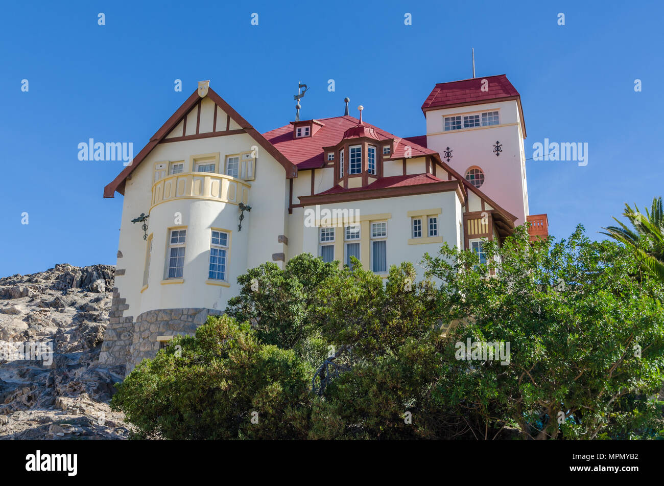 Celebre storico Goerke Haus di tedesco tempi coloniali su di una collina che affaccia Luderitz Foto Stock
