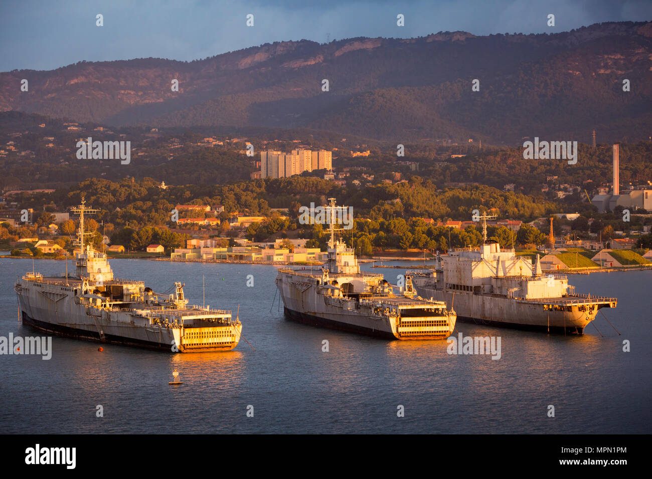 Porto militare di toulon immagini e fotografie stock ad alta risoluzione -  Alamy