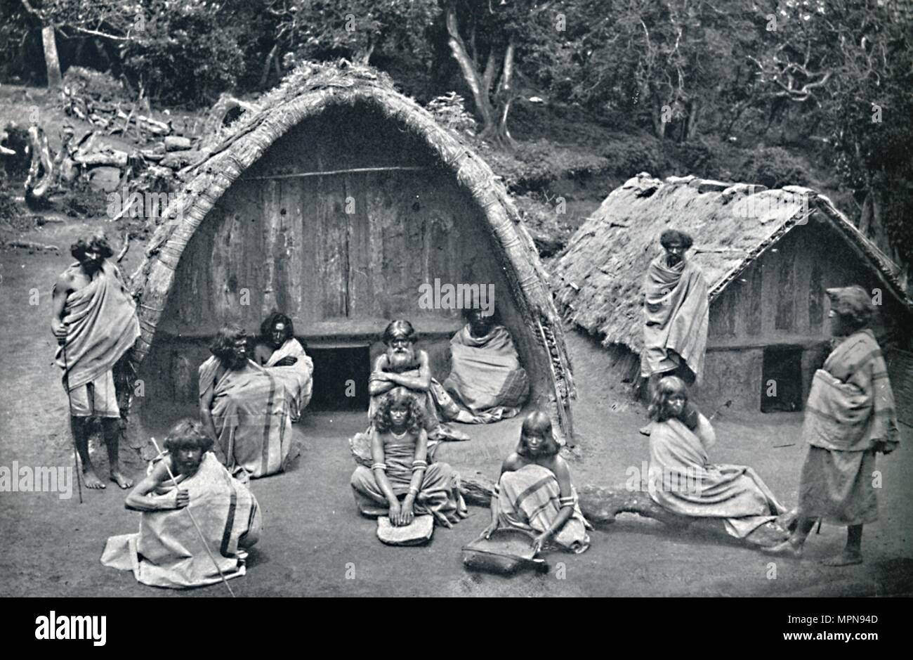 Un Toda home in me (borgo nativo), India, 1902. Artista: Bourne & Pastore. Foto Stock
