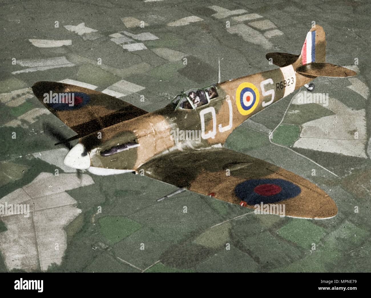 Il Supermarine Spitfire Mk Vb, 1941. Artista: Chas marrone. Foto Stock