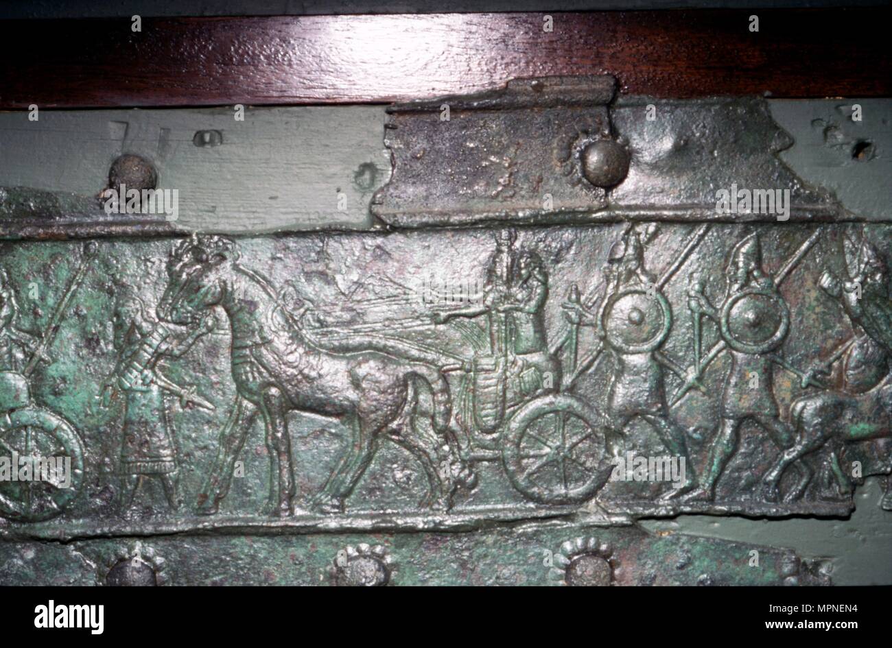 Cancelli Balawat, cavalieri assira, 899 BC. Artista: sconosciuto. Foto Stock