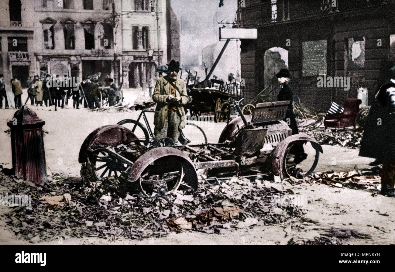 La Pasqua in aumento, Irlanda, 1916 (1935). Artista: sconosciuto. Foto Stock