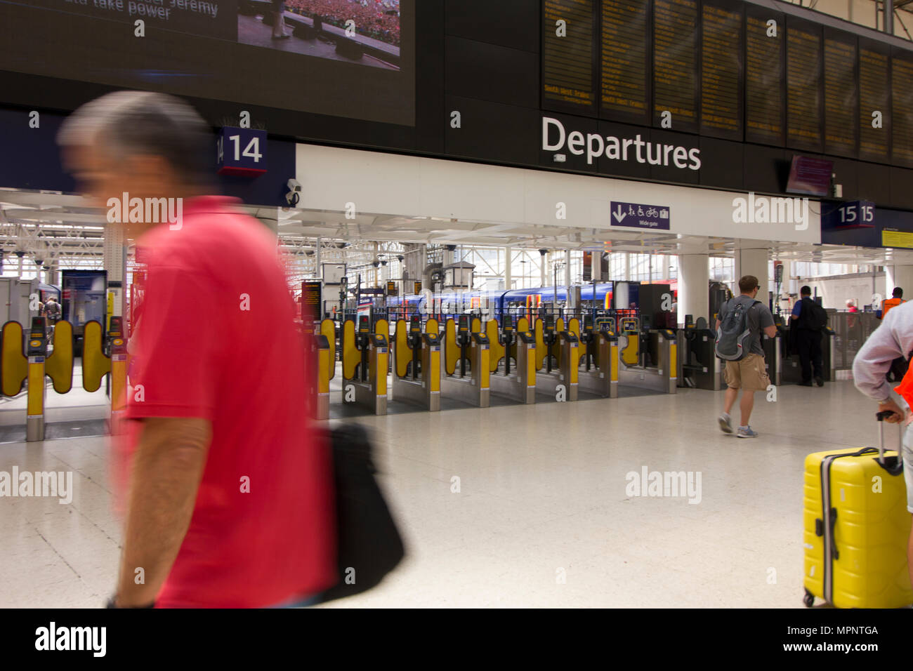 Stazione Waterloo di Londra partenze No.2 Foto Stock