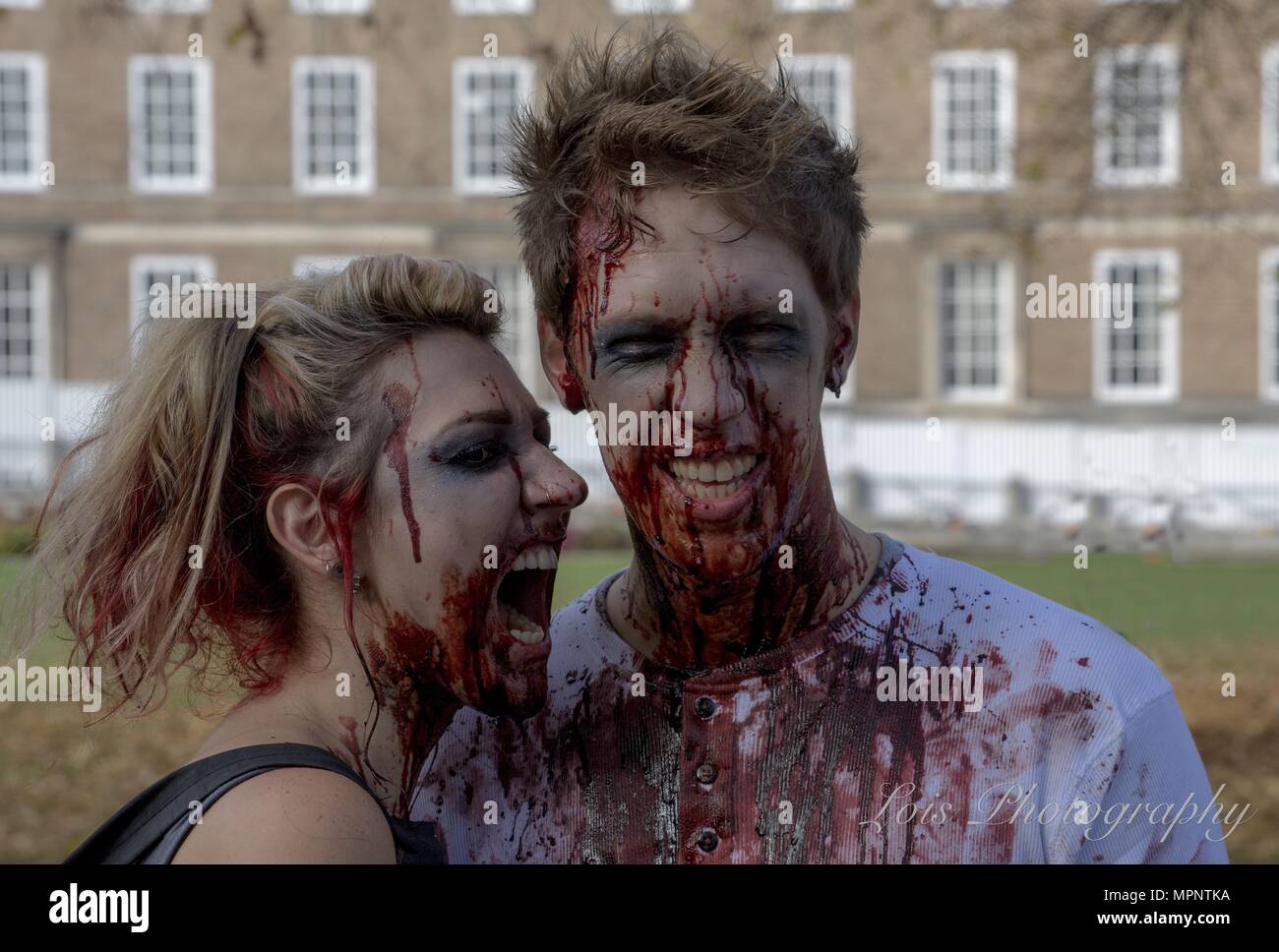 Bristol Zombie a piedi, e l'evento annuale intorno Hallwoween, dove chiunque abiti fino Foto Stock