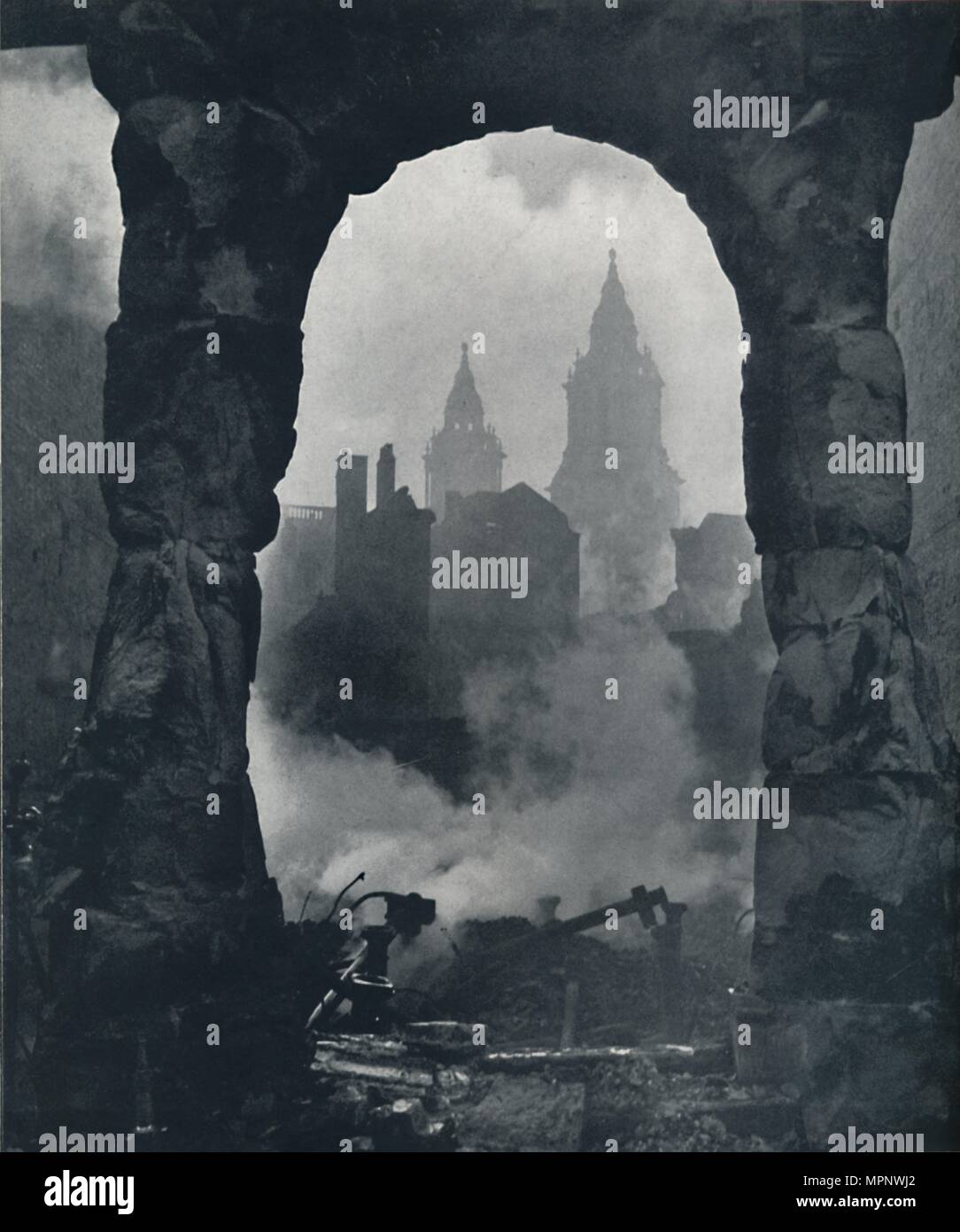 "Apocalisse", 1941. Artista: Cecil Beaton. Foto Stock