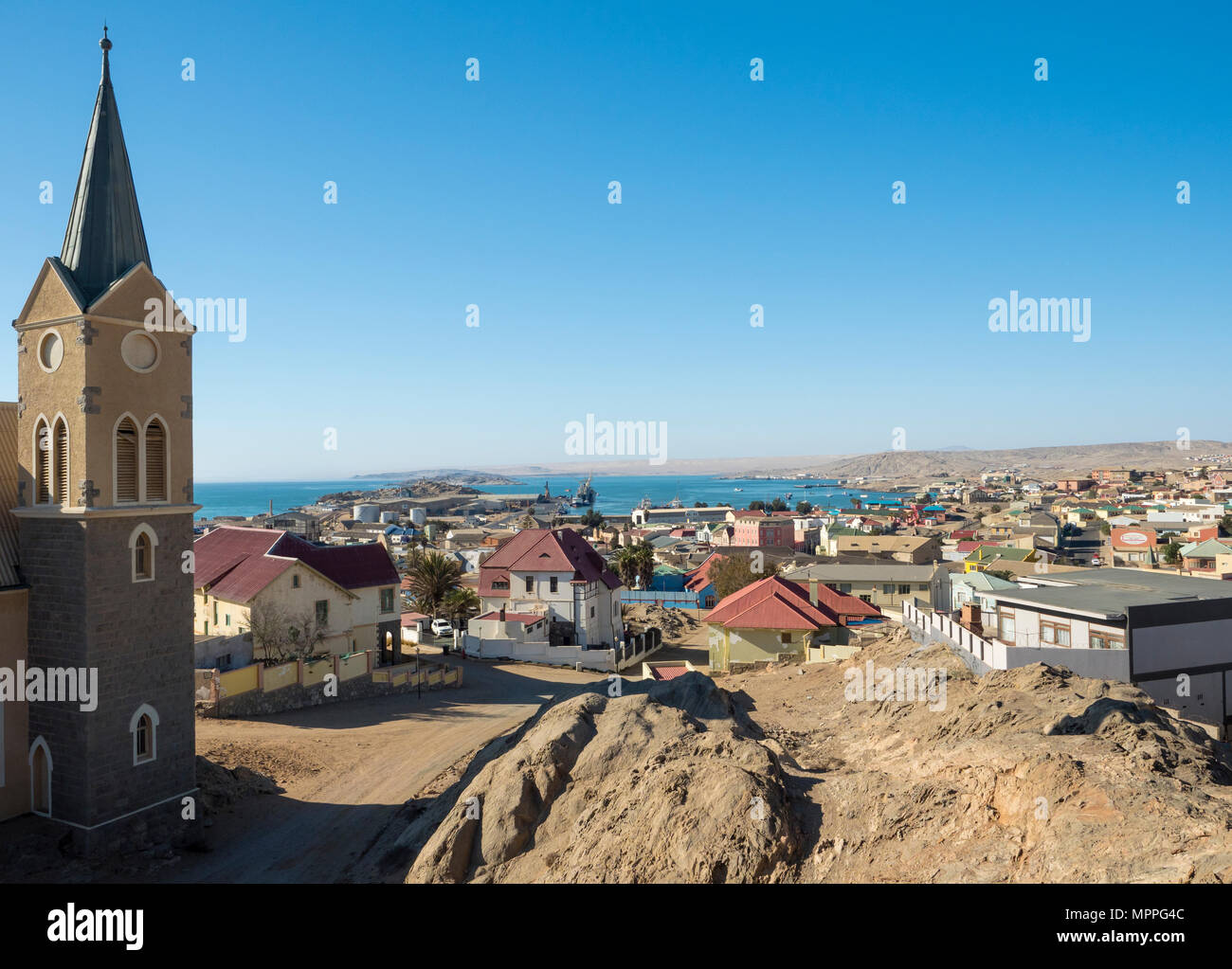 Africa, Namibia, Luederitz, vista città, rock-conci di chiesa Foto Stock