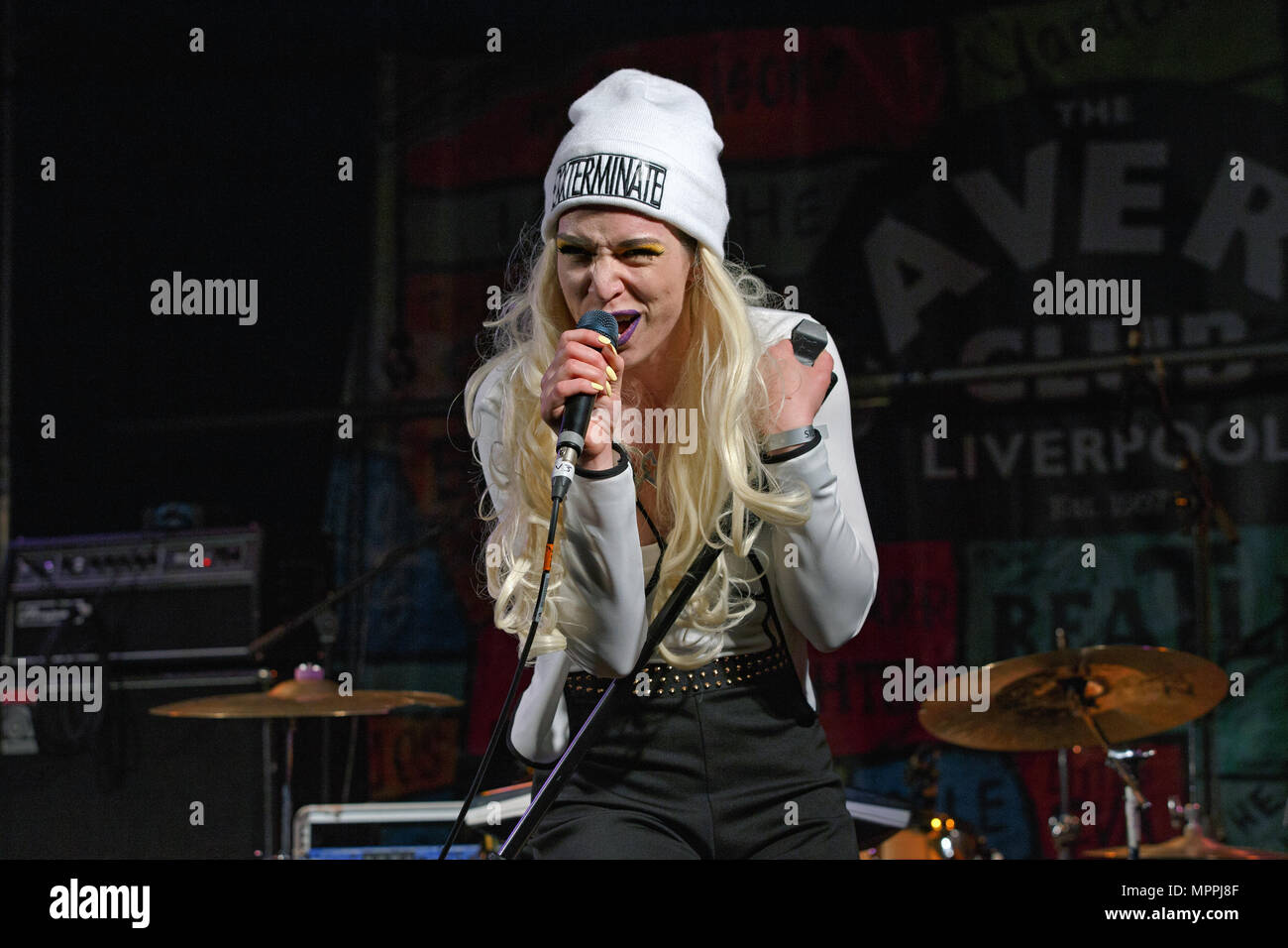 Elle Exxe performing live a Liverpool Sound City Music Festival. Elle Exxe è Linda Harrison. Elle Exxe live, Elle Exxe sul palco. Foto Stock