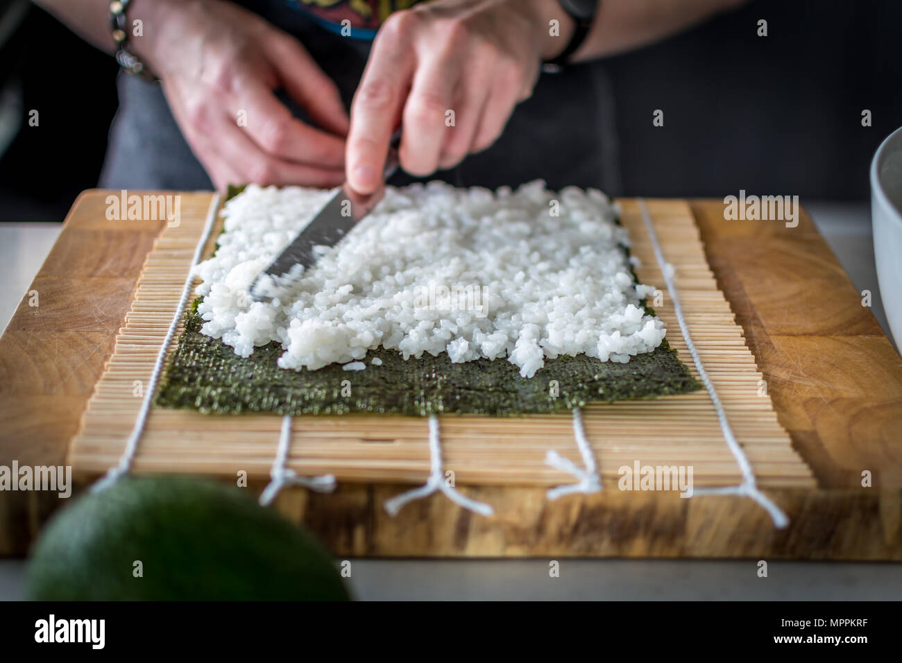 Fare sushi a casa Foto Stock