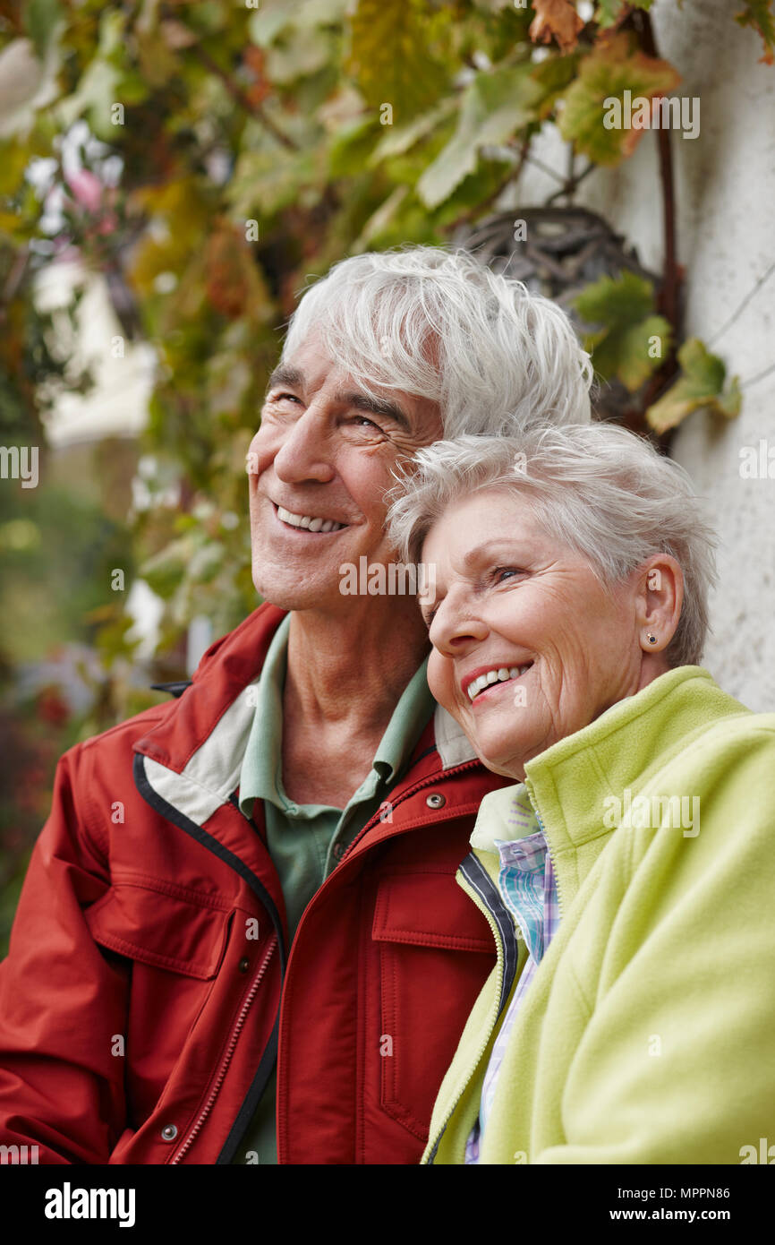 Ritratto di felice coppia senior Foto Stock