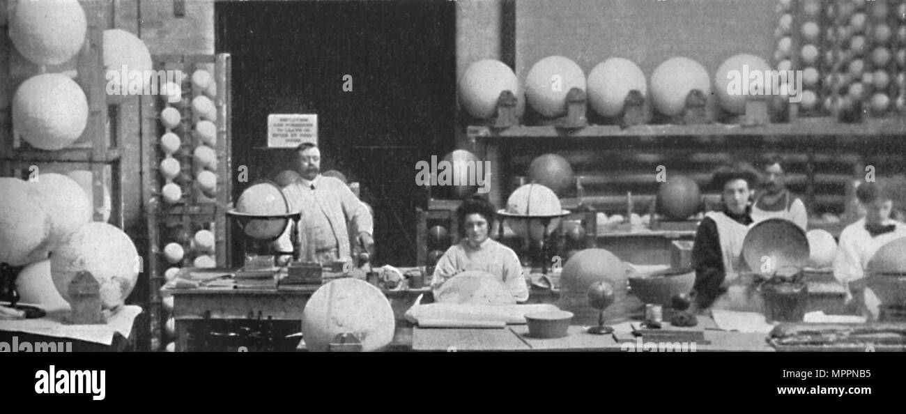 'Globo facendo", 1917. Artista: sconosciuto. Foto Stock