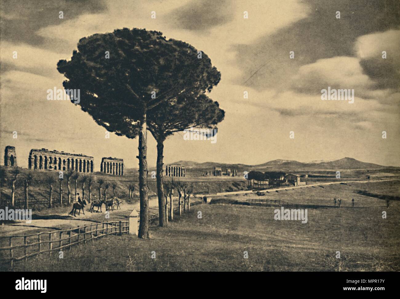 Roma - Neio Via Appia - Rovine dell'Aquaduct di Claudio. I Colli Albani',  1910. Artista: sconosciuto Foto stock - Alamy