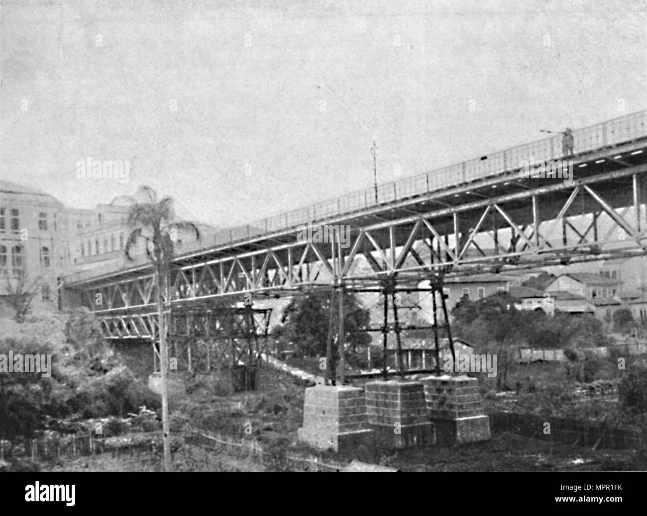 "Viaducto fare Cha', 1895. Artista: Paolo Kowalsky. Foto Stock